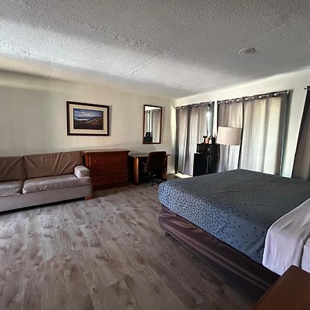 Econo Lodge Inn & Suites On The River Gatlinburg Exterior foto