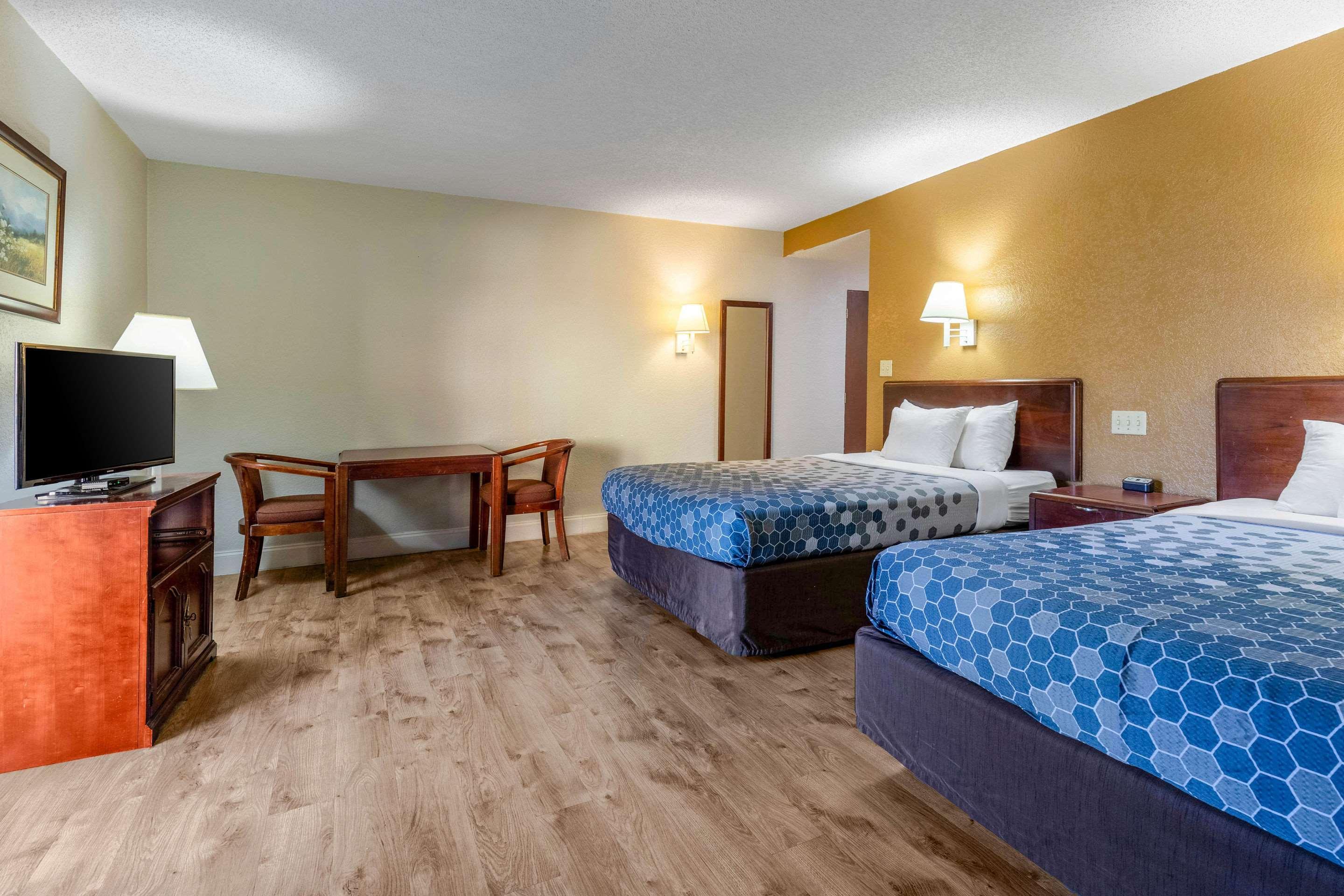 Econo Lodge Inn & Suites On The River Gatlinburg Exterior foto