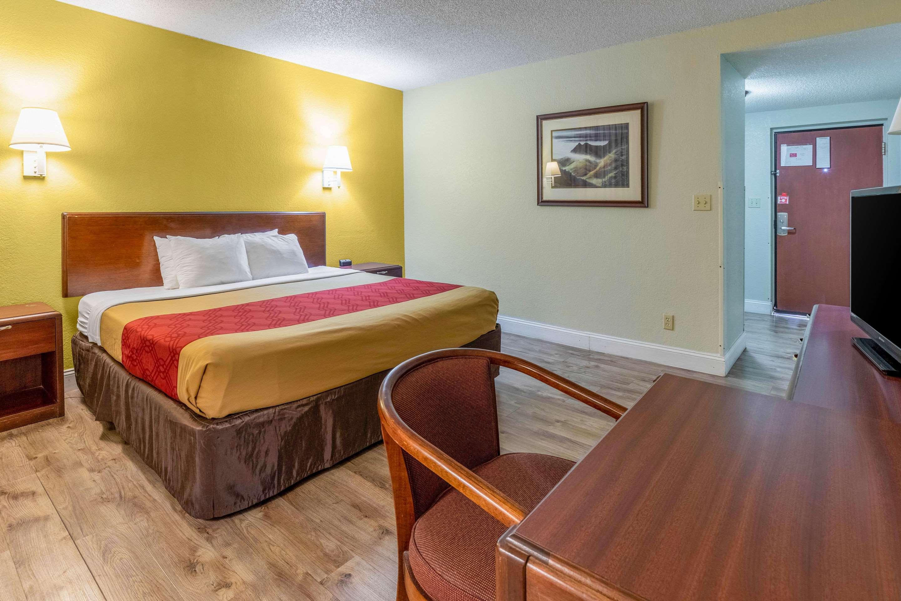 Econo Lodge Inn & Suites On The River Gatlinburg Exterior foto