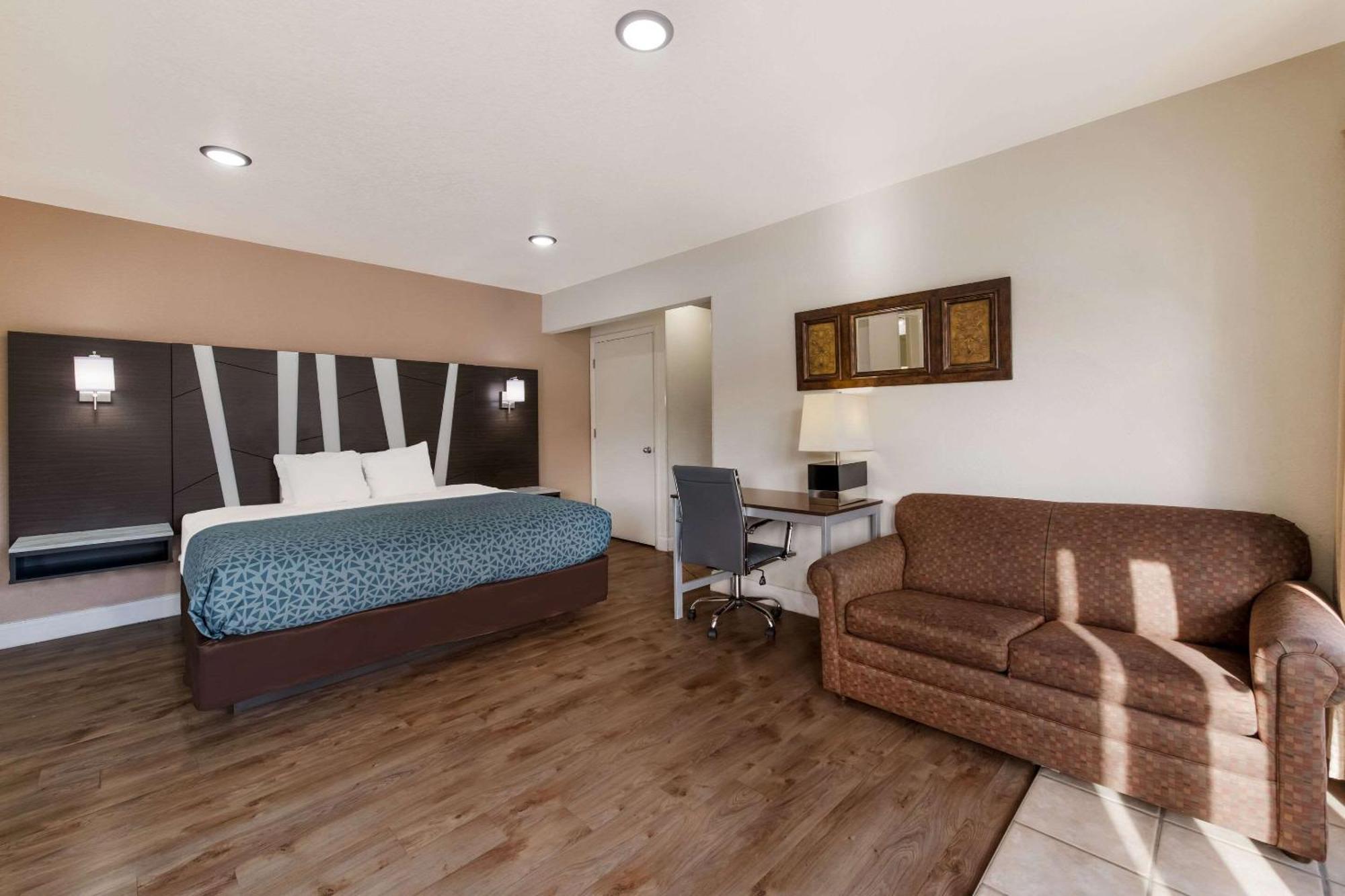 Econo Lodge Inn & Suites On The River Gatlinburg Exterior foto